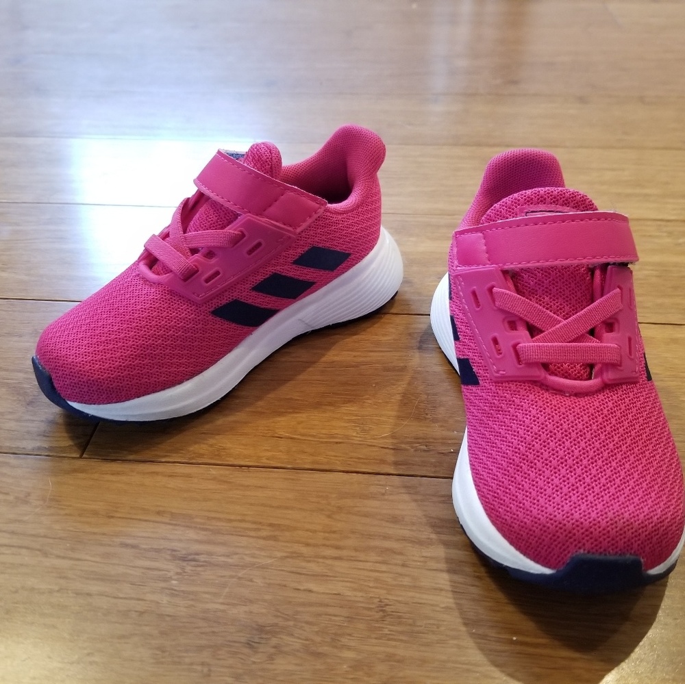 Toddler Girls Adidas Sneaker (Size 7)